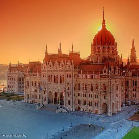 Welcome In To Parliament Apartamento Budapest